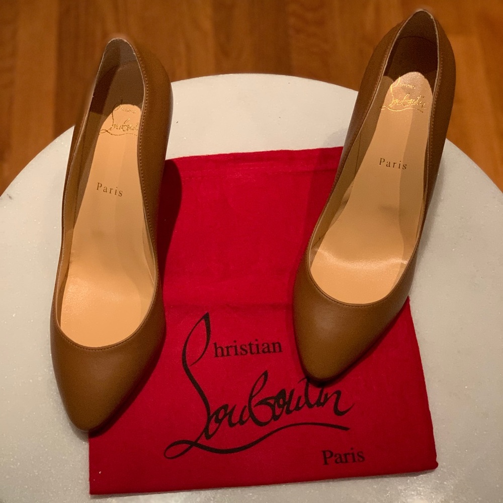 New sz 10 Christian Louboutin Caramel Pump Shoe